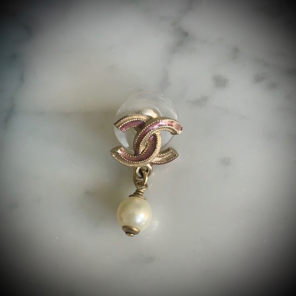 💫authentic like new Chanel earring (ONLY 1)